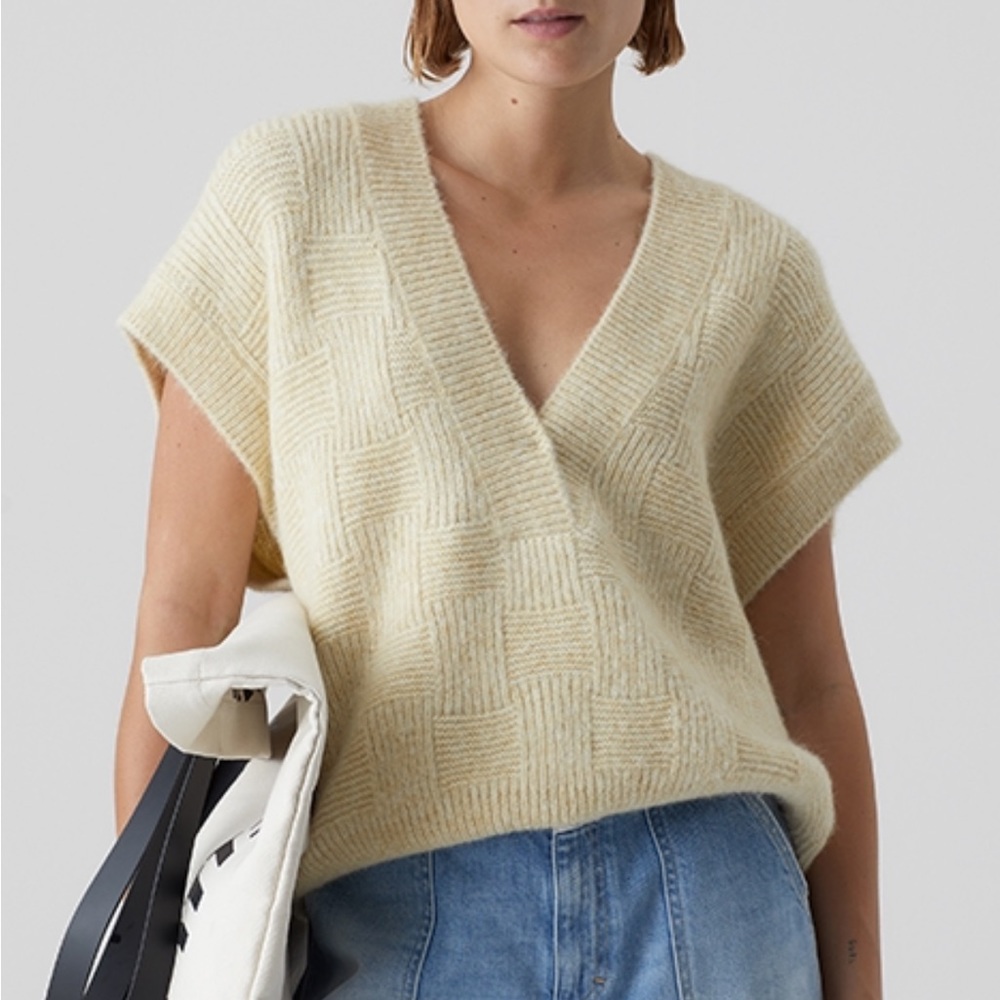 CLOSED - KNIT VNECK VEST